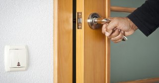 Установка дверей Полысаево цена от 1365 руб.